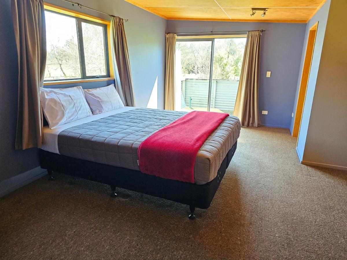 Te Anau Farm Cottage מראה חיצוני תמונה