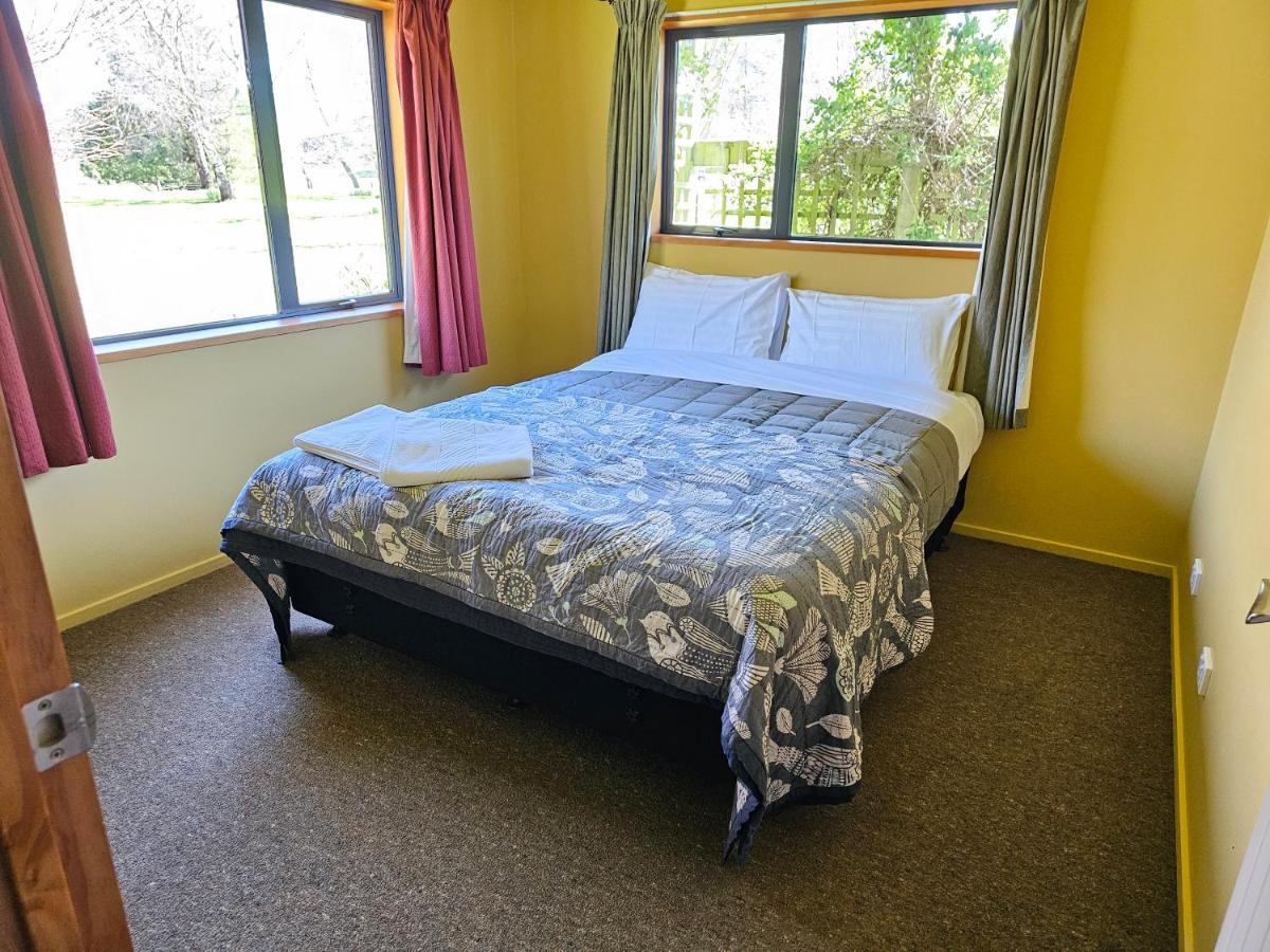 Te Anau Farm Cottage מראה חיצוני תמונה